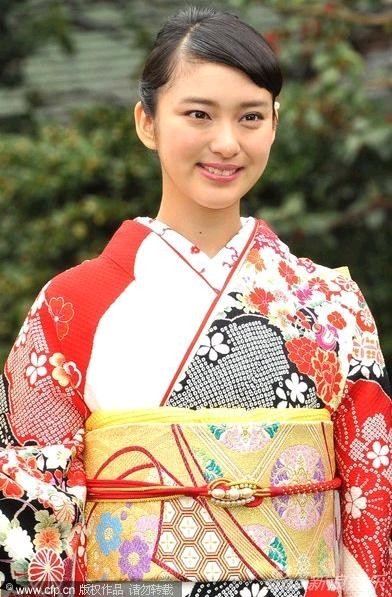 Á quân cuộc thi người đẹp Nhật Bản Boshujo 2012, một cuộc thi uy tín của công ty tìm kiếm những gương mặt mới và đào tạo người đẹp Oscar Promotion.