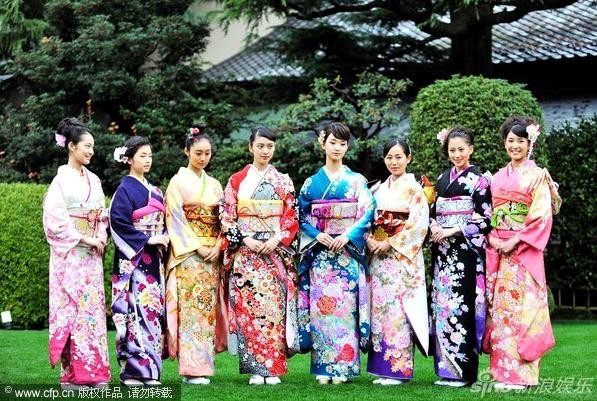 Dàn người đẹp của Oscar Promotion khoe sắc trong trang phục kimono truyền thống của phụ nữ Nhật Bản.