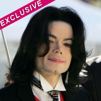Gương mặt của Vương Phi được đem ra so sánh với "ông vua nhạc pop" Michael Jackson. Ảnh. Radaronline.