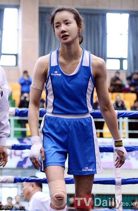 Tháng 12/2010, tại Giải vô địch thể thao quyền anh toàn quốc KBI lần thứ 9 và giải đấu quyền anh không chuyên Soeul lần thứ 47 nữ diễn viên 30 tuổi cũng giành huy chương vàng ở hạng cân 50kg.