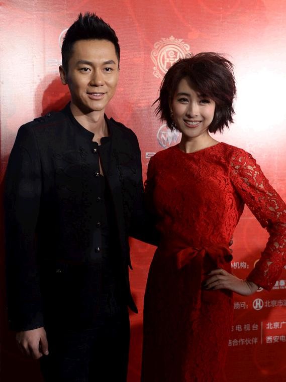 Người đẹp Mã Tô và bạn diễn Lý Chấn, cả hai cùng được nhận giải Cặp đôi nam nữ diễn viên xuất sắc nhất đề tài phim thần tượng.