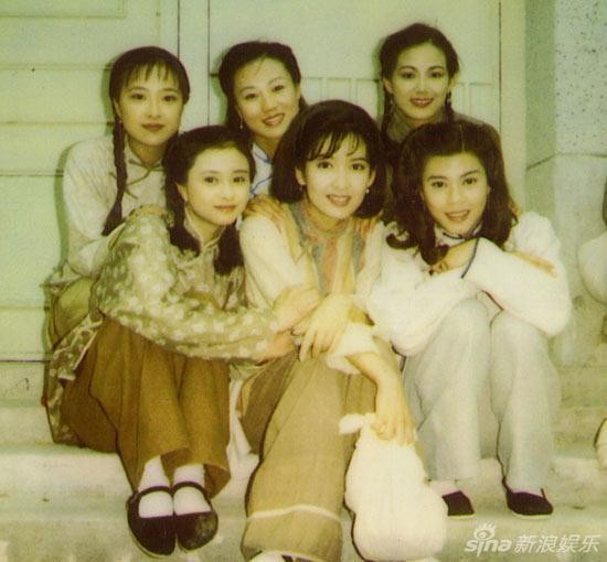 (Từ trái qua) Hà Mỹ Điền, Khang Hoa, Châu Huệ Mẫn, Lương Bội Linh… trong phim “Đao Mã Đán”.