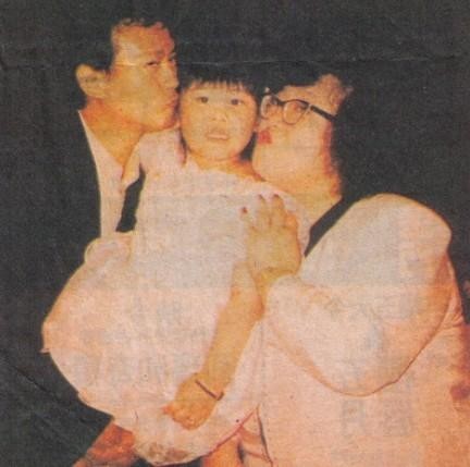 Gia đình nhỏ của Thu Quán – Phì Phì bên cô công chúa Hân Nghi.
