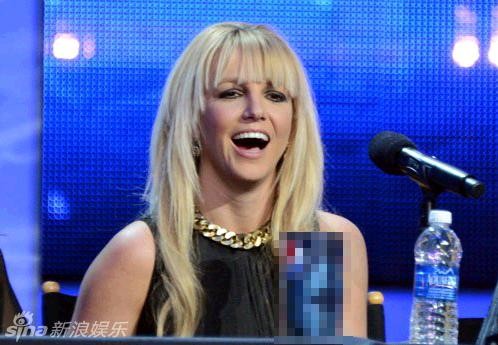 "Công chúa nhạc pop" trên ghế giám khảo American Idol 2012.