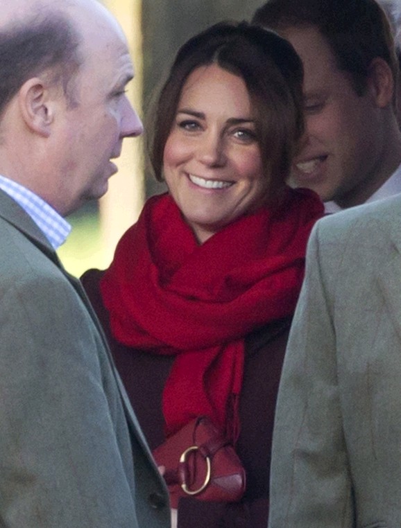 Tại hoạt động lễ Thánh và mừng lễ Giáng sinh của hoàng gia Anh diễn ra hôm 25/12, hoàng tử William và vợ, công nương Kate Middleton cũng có mặt.