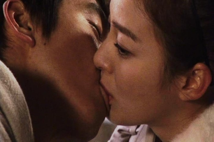 Trong bộ phim hợp tác chung của giữa Song Seung Hun và Kim Tae Hee có rất nhiều cảnh hôn ngọt ngào và lãng mạn, thậm chí các fan hâm mộ còn đặt tên cho từng nụ hôn mà cặp đôi trong phim thể hiện.