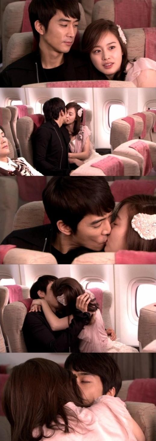 Có lẽ trong bộ phim My Princess, cả Song Seung Hun và Kim Tae Hee đã thực hiện nhiều kiểu hôn mới lạ và độc đáo nhất trong lịch sử điện ảnh Hàn 2012.
