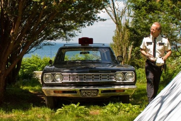 Đạo diễn Wes Anderson, vị đạo diễn được coi là một người rất tỉ mỉ và chi tiết, nhưng trong Moonrise Kingdom lần này thì ông đã dường như bỏ sót. Con xe cảnh sát do Bruce Willis thủ vai lái thuộc dòng xe đời 1969 trong khi bối cảnh phim lại đề cập đến là năm 1965.