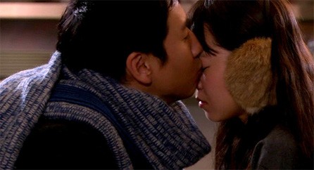Lee Seon Kyun và Gong Hyo Jin với “Nụ hôn mí mắt” trong phim Pasta.