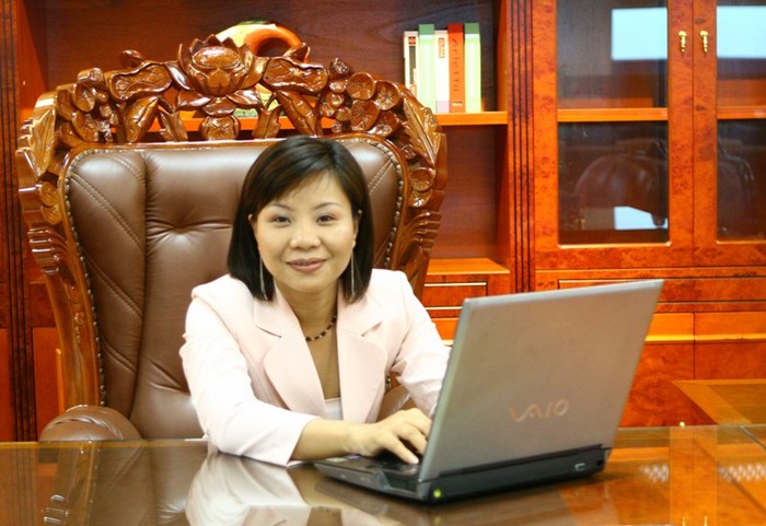 Bà Vương Bích Thu là Giám đốc Quảng cáo và Phát triển thương hiệu của Eurowindow Việt Nam, Phó BTC chương trình Bài hát yêu thích.