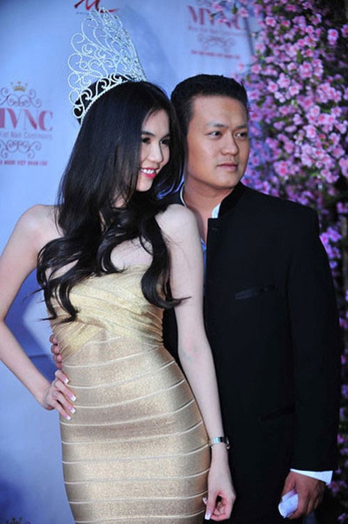 Phan Minh Chánh bên cạnh Ngọc Trinh - Hoa hậu người Việt Hoàn cầu.