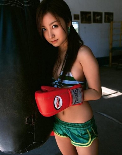 Cô nàng boxing 16 tuổi từng được truyền thông Hàn Quốc ví với nữ diễn viên kiêm nữ võ sĩ quyền anh Lee Si Young xinh đẹp.