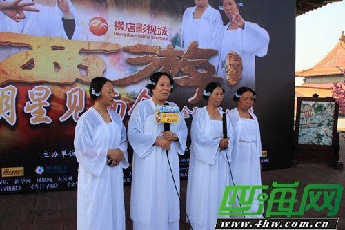 Dàn "tứ đại mỹ nữ" ra mắt đoàn phim Mối tình ngoại truyện tại Hoành Điếm.