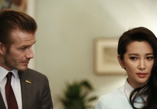 Tại buổi nói chuyện giao lưu với nữ đại sứ xinh đẹp họ Lý, Beckham đã bị cánh phóng viên bắt gặp ánh nhìn thiện cảm mà anh dành cho Lý Băng Băng.