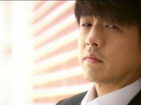 Cảnh Ryu Si Won trong bộ phim Vĩnh biệt vợ yêu.
