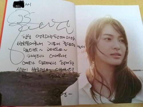 Bức thư tay của Song Hye Kyo gửi tới các nhân viên đoàn phim Gió thổi mùa đông năm ấy.