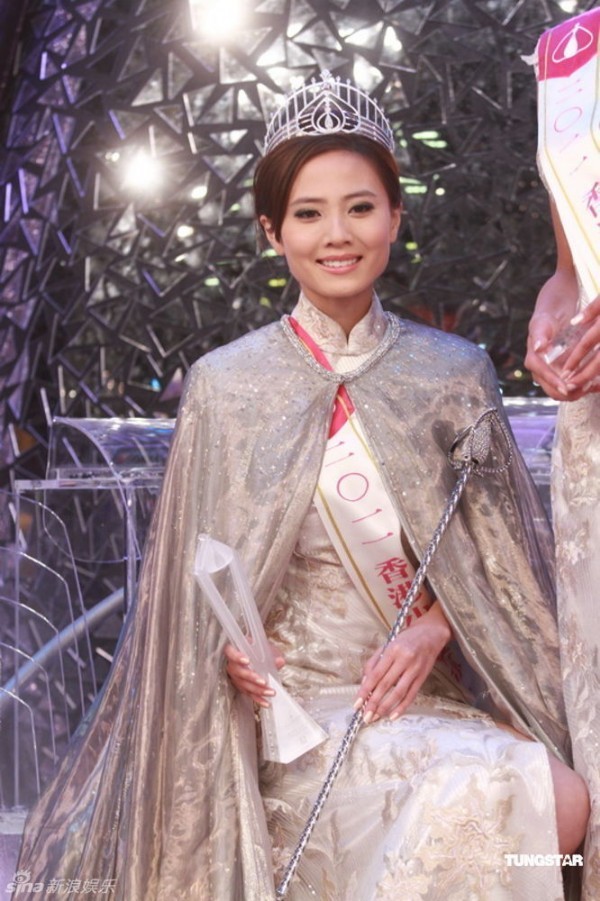 Hoa hậu Hồng Kông Chu Thần Lệ dính nghi án tham gia buổi tiệc thác loạn.