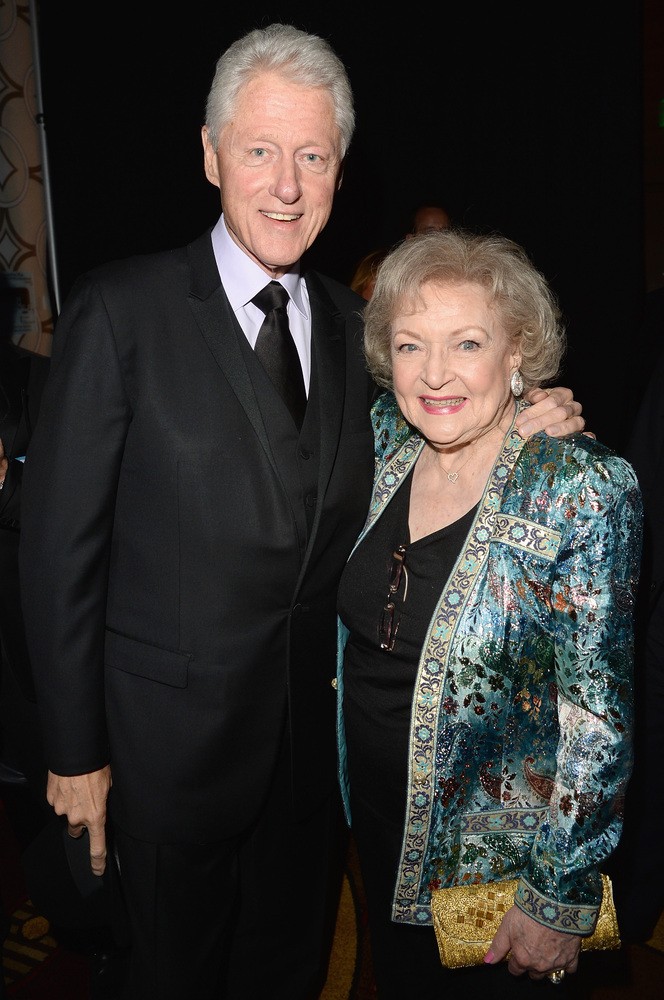 Bill Clinton và nữ diễn viên gạo cội 91 tuổi Betty White. Ảnh. Getty Images