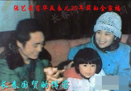 Đạo diễn Trương bên cạnh cô con gái út.