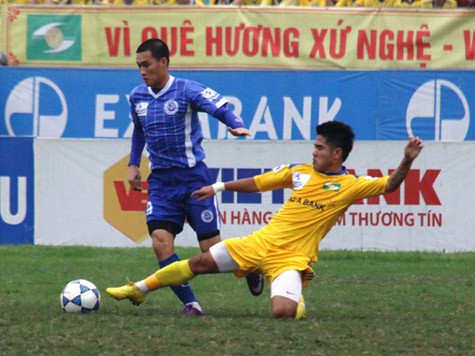Công Vinh trải qua mùa giải chưa thực sự thành công trong màu áo CLB Hà Nội.