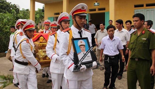 Lễ an táng thượng úy Lường Phát Chiêm, sĩ quan Phòng Cảnh sát bảo vệ và cơ động Công an tỉnh Sơn La.