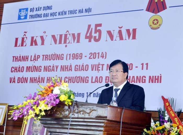 Bộ trưởng Bộ Xây dựng Trịnh Đình Dũng phát biểu tại buổi lễ