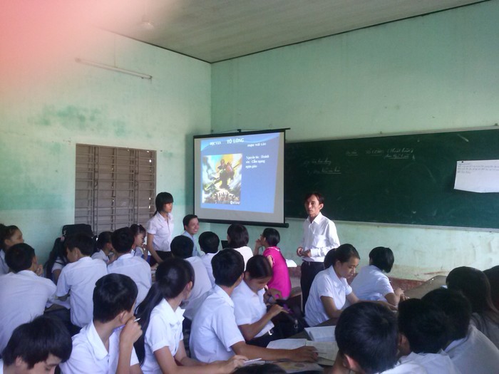 Tiết thao giảng về bài học minh họa môn ngữ, tại trường THPT Huỳnh Thúc Kháng. Ảnh Đỗ Tấn Ngọc