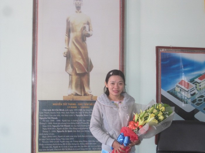 Cô giáo Võ Thị Ngọc Ánh đã vượt qua hơn 5.000 giáo viên trên cả nước để đạt giải nhất với đề tài “Bộ hình ảnh động và sơ đồ tư duy hỗ trợ giảng dạy hình học lớp 10”.