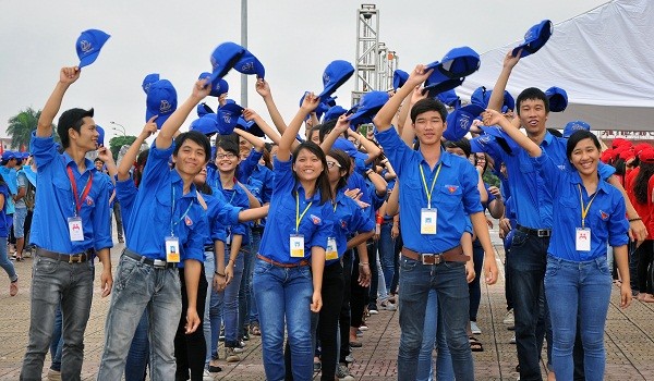 Các bạn sinh viên tình nguyện Hà Nội trong một hoạt động năm 2013 tại Mỹ Đình. Ảnh GDVN