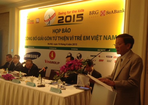 Tổng Biên tập Báo Đầu tư Nguyễn Anh Tuấn phát biểu tại buổi họp báo (Ảnh: Kha Thoa).
