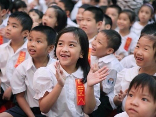 Trẻ em vui ngày hội ở trường, ảnh minh họa của Quý Trung, TTX Việt Nam