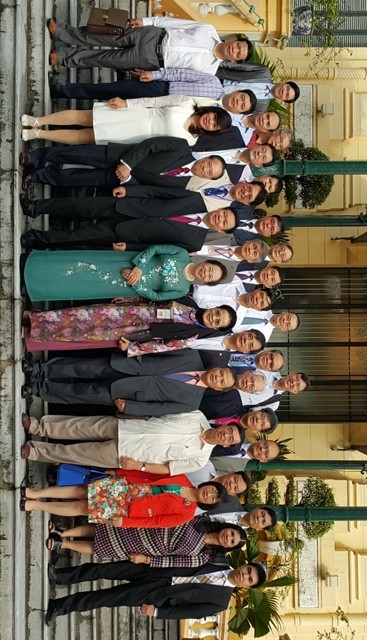 Phó Chủ tịch nước Nguyễn Thị Doan cùng với các chuyên gia, trí thức Việt Kiều, ảnh TL