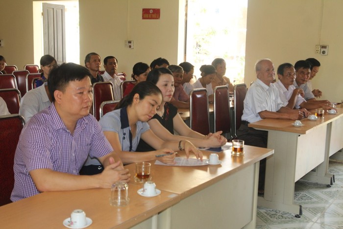 Các đại diện của báo Giáo dục Việt Nam, đại diện chính quyền địa phương cùng tham dự buổi lễ.