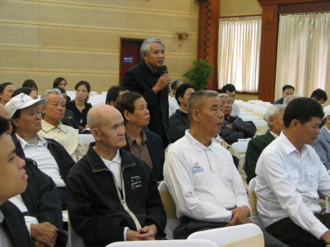 Hội thảo thu hút rất đông khách mời, phần lớn là các cụ trung niên .