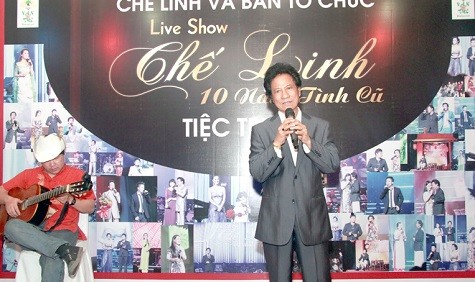 Chế Linh tâm sự với mọi người khi quyết định mở karaoke tại Mỹ với mục đích phục vụ người Việt học tiếng Việt
