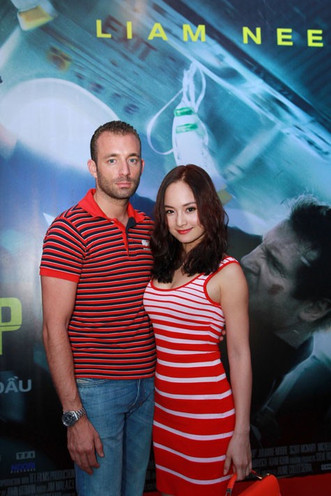 Nữ diễn viên xinh đẹp Lan Phương cùng bạn trai ngoại quốc có mặt tại buổi họp báo ra mắt bộ phim Non-stop.