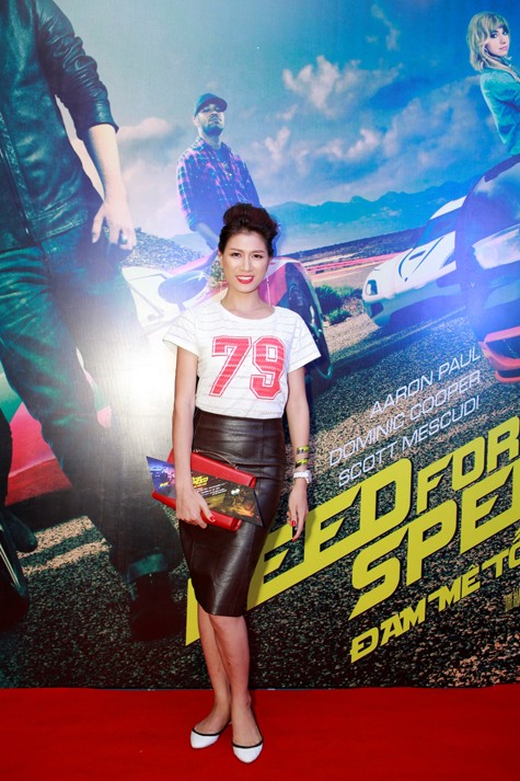 Trang Trần với phong cách trẻ trung trong buổi ra mắt phim.