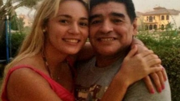 Maradona chia tay Rocio Olivia sau hơn 1 tháng đính hôn