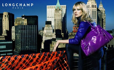 Có thể nói Kate Moss là người đã mang đến một làn gió mới cho Longchamp khi đem sự quyến rũ, gợi cảm và vẻ đẹp thanh lịch của mình hòa quyện cùng sự sang trọng, tinh tế trong những mẫu túi xách cao cấp bậc nhất này.