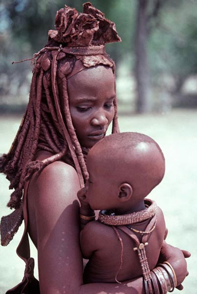 Phụ nữ bộ lạc này có thân hình rất đẹp. Phụ nữ bộ lạc Himba được cho là đẹp nhất của lục địa đen.