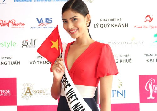 Trương Thị May hi vọng sẽ nhận được sự ủng hộ của khán giả khi tham dự cuộc thi Hoa hậu Hoàn vũ
