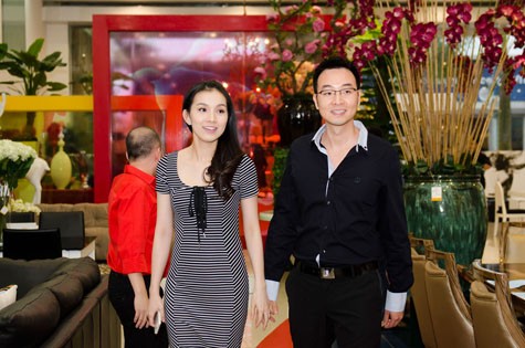 Hoa hậu Thùy Lâm bất ngờ tái xuất showbiz cùng chồng