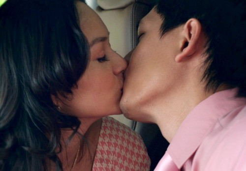 Cảnh khóa môi say đắm của Lan Phương và Bình Minh trong "Cô dâu đại chiến 2"