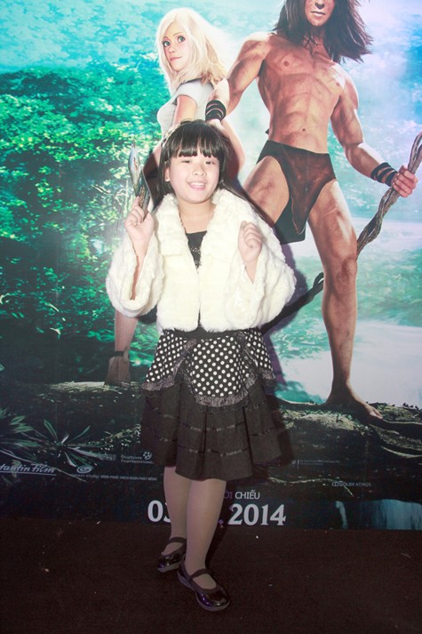 Ở Hà Nội, cô con gái Hồng Khanh cũng được mẹ là diễn viên Chiều Xuân dẫn đi xem phim