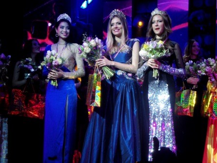 Phạm Hương (ngoài cùng bên trái) đoạt giải Á hậu 1 cuộc thi Hoa hậu thể thao thế giới