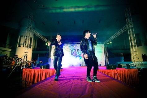 Hình ảnh Yanbi và Mr.T trên sân khấu Young Music tại Thái Nguyên ngày 8/3