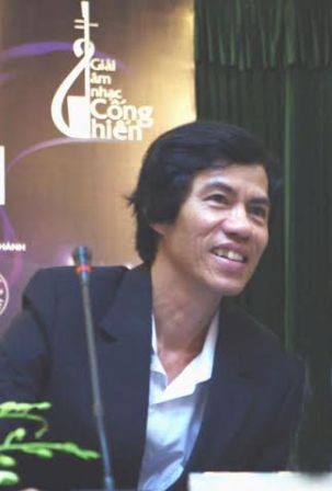 Nhà báo Hữu Trịnh