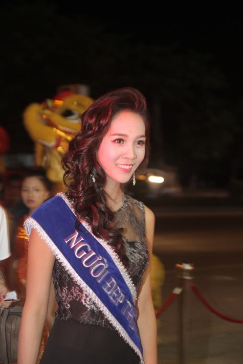 Đồng hành cùng Hoa hậu Đặng Thu Thảo là thí sinh Thu Phương, người có câu trả lời ứng xử bị cho là &apos;ngô nghê&apos; khi nói về giàn khoan Hải Dương 981.