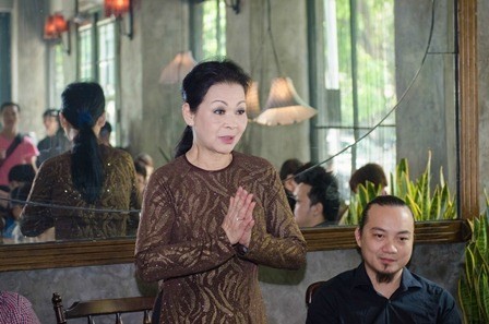 Khánh Ly tại buổi họp báo ở Hà Nội hôm 31/7