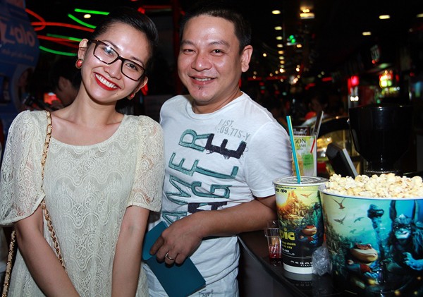 Xuất hiện bên nhau lần đầu năm 2011 sau mối tình 6 năm và cuộc hôn nhân trắc trở với DJ Phong, Kim Hiền không ngần ngại khi sánh bước bên tình mới lúc đó